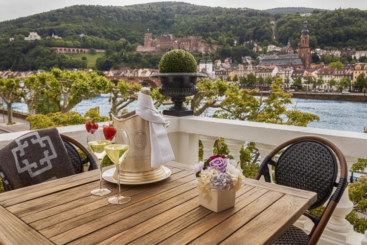 Suite with balcony