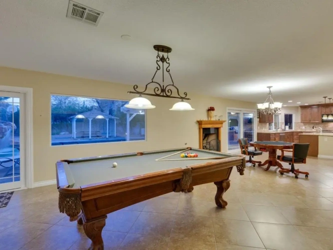 5 Bedrooms Villa