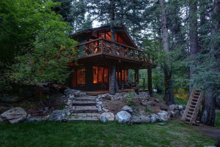 Treehouse On The Stream