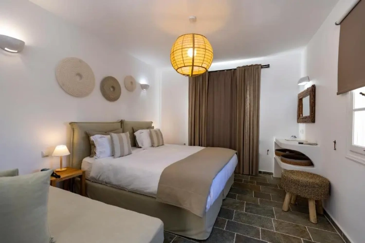 Standard Triple room