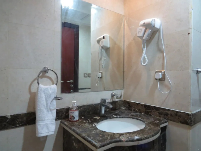Luluat Muaz Hotel