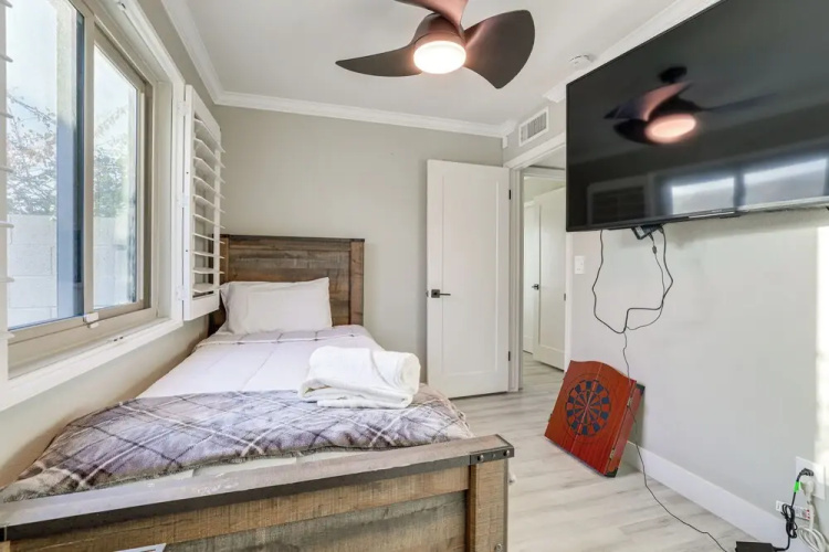 Bright Tempe Home w/ Fenced Backyard!