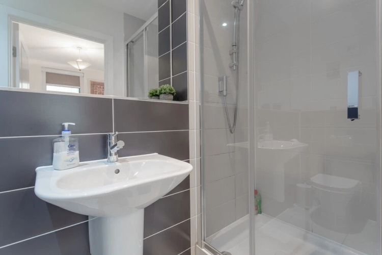 Modern 3 Bedroom Duplex Apartment in Stepney