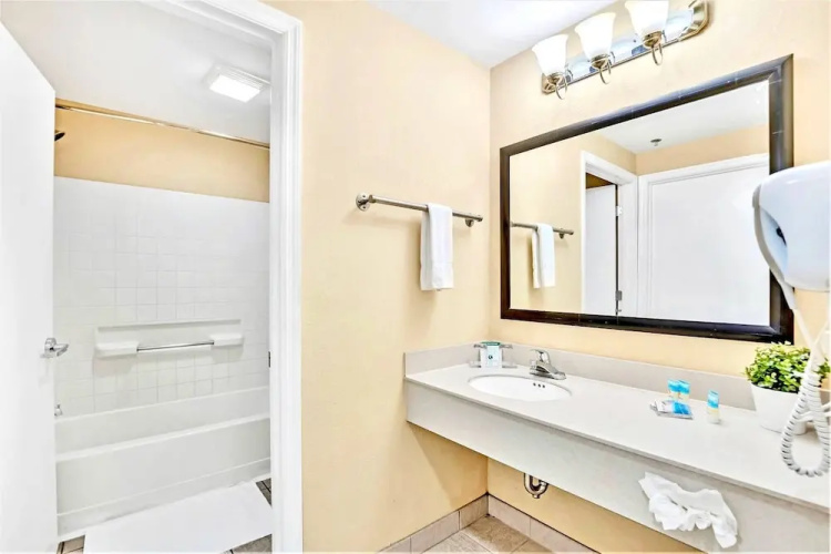 Suite Near Universal Studios With Pool & Hot Tub