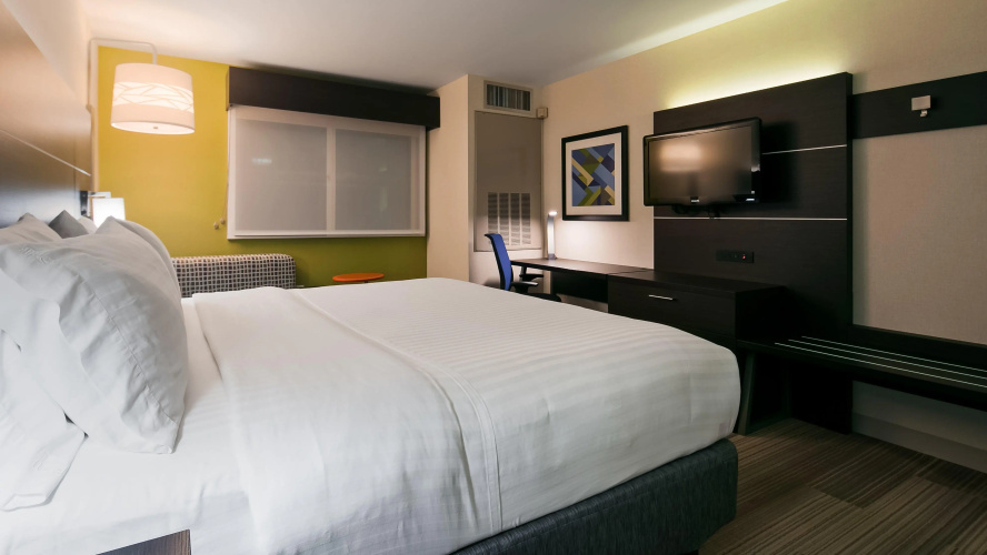 Holiday Inn Express & Suites Everett by IHG