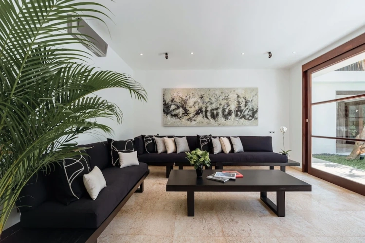 4 Bedrooms Villa