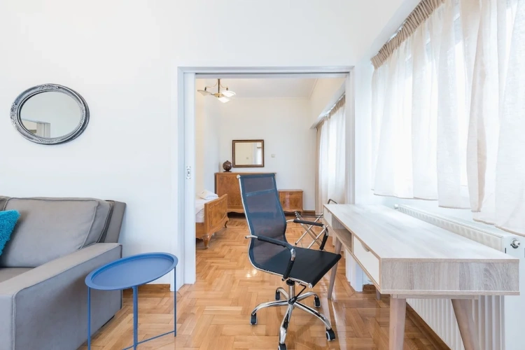 3 Bedrooms Classic Apartment