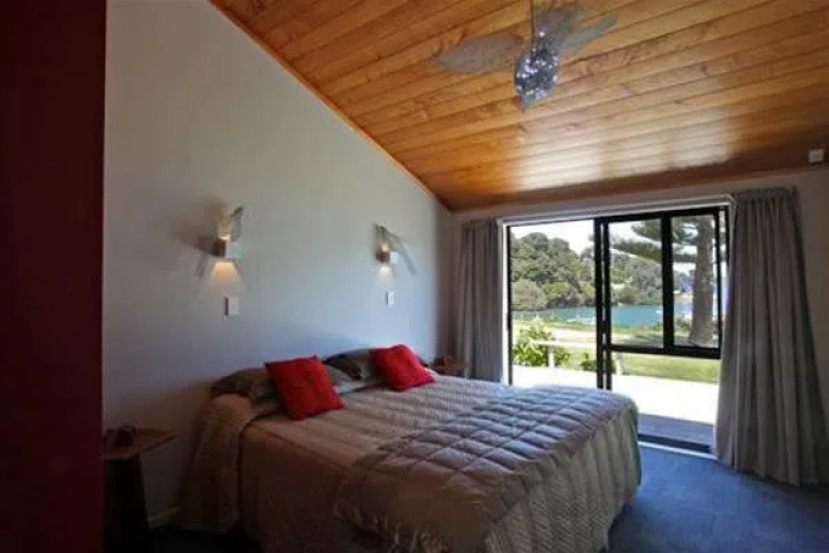 Great Barrier Lodge