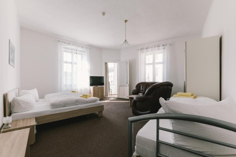 Standard Triple room