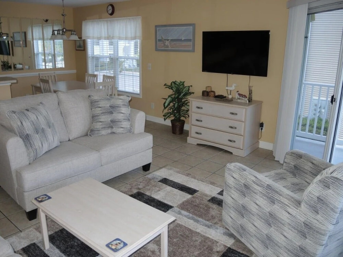 2804m 1 Bedroom Condo by RedAwning