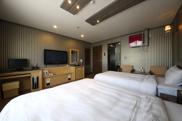 Yes Motel