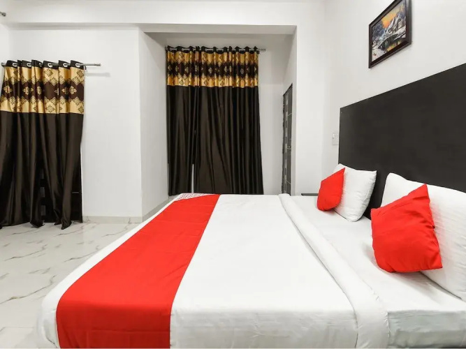 OYO 13025 Petals Inn