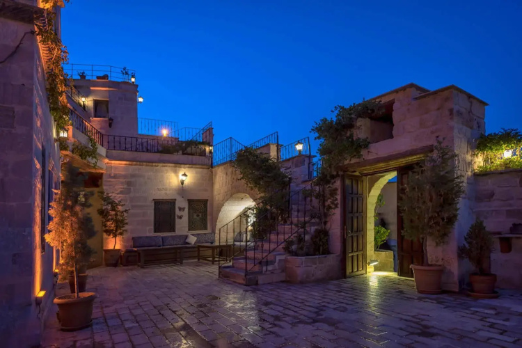 Sinasos Palace Cave Hotel