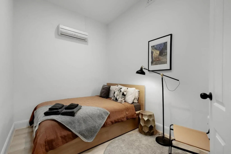 Your home on Smith St Collingwood (With Parking)