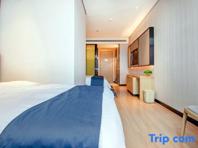 Executive Suite with street view