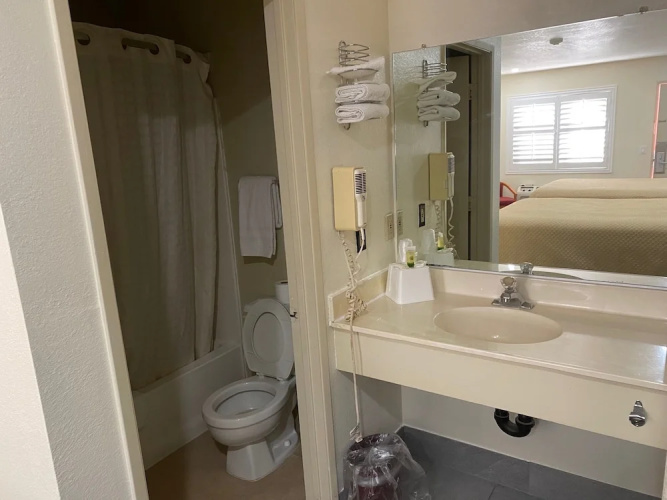 California Inn & Suites Adelanto US 395