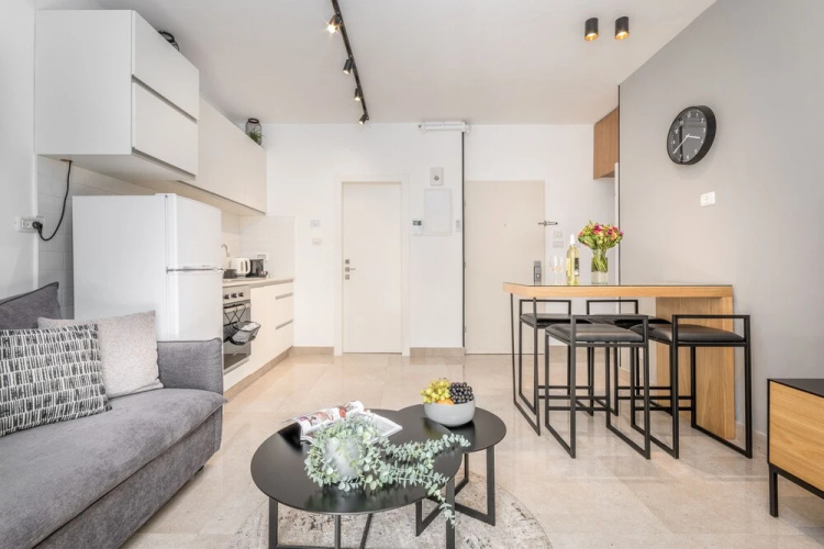 Stylish one BDR with balcony
