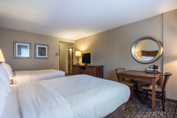 Cayuga Blu Hotel
