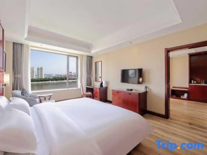 Executive Suite with river view