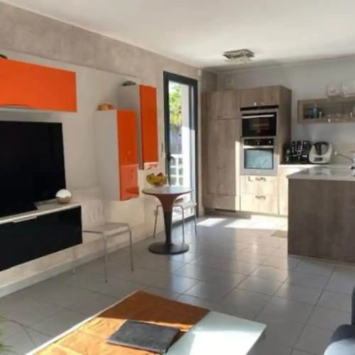 Two Bed Apt With Lovely Terrace - 2195