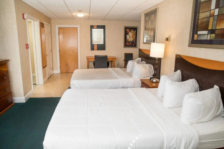 Cedar Park Inn & Whirlpool Suites photo 21