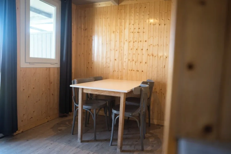2 Bedrooms Bungalow