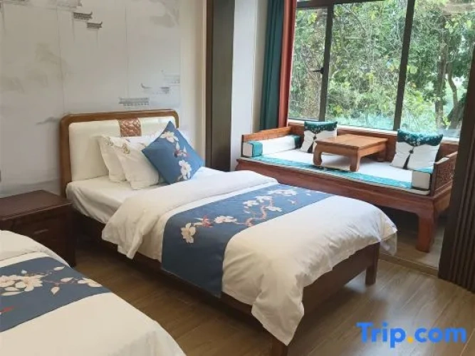 5 Bedrooms Villa with river view