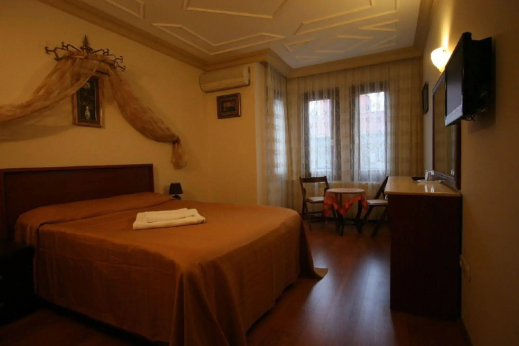 Hotel Peninsula
