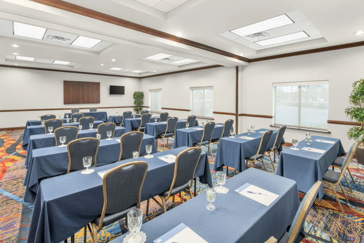 Holiday Inn Express Hotel & Suites Wilmington-Newark photo 20