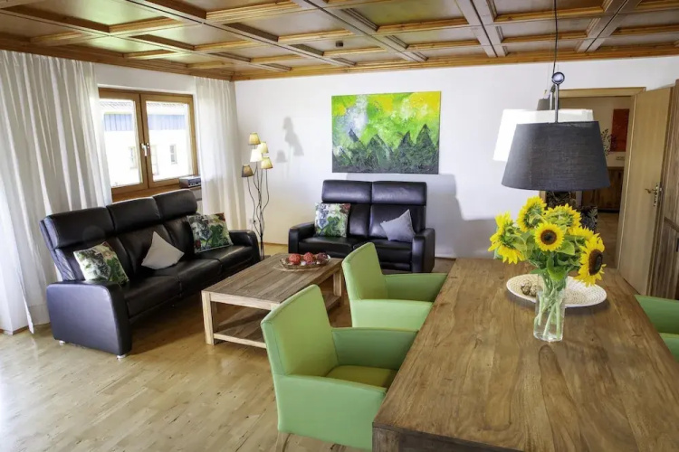 Apartment With Swimming Pool