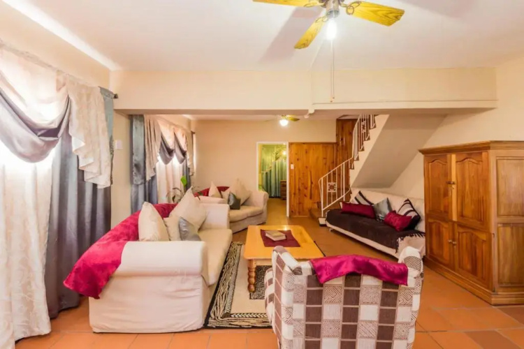 Ajee B&b