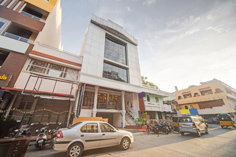 Collection O 81473 Anandham Residency