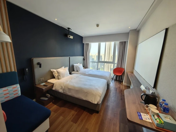 Standard Twin room with lake view