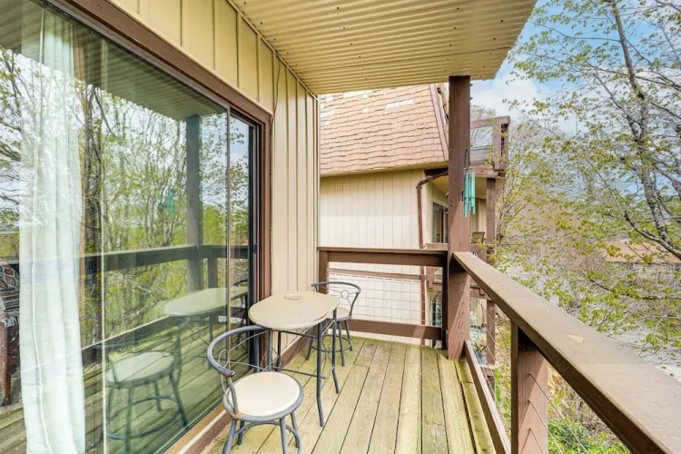 Walk to Hiking & Skiing: Beech Mountain Condo