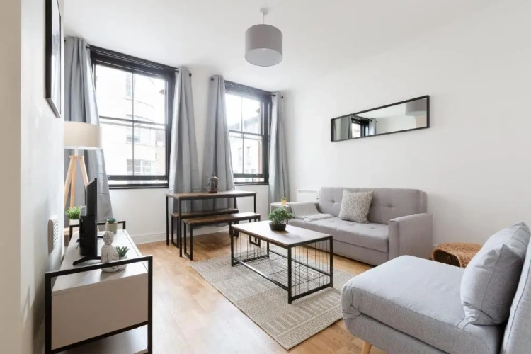 3 Bedrooms Apartment