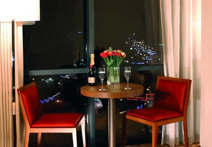 Central Plaza Hotel