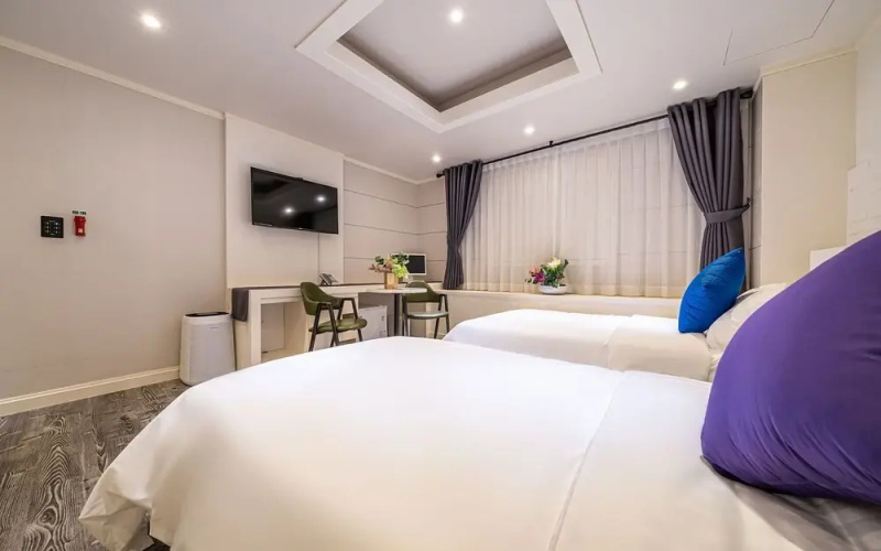 瑞草蟾蜍酒店(Seocho Dukkeobi Hotel)