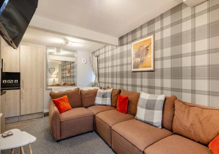 3 Bedrooms Apartment
