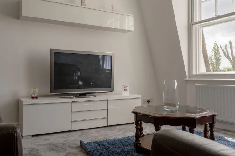 2 Bedroom Kilburn Flat