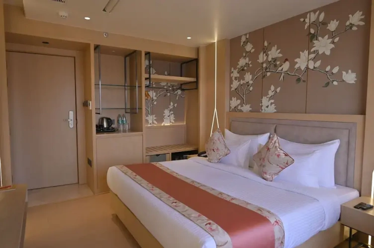 Deluxe Double room with land view