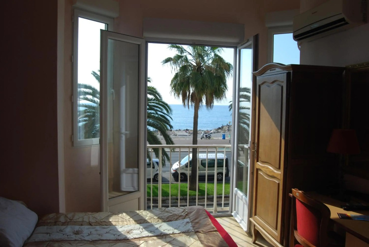 Azur Hotel