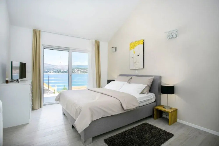 Villa AvalonOver view