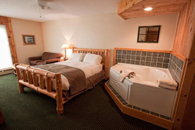Cove Point Lodge