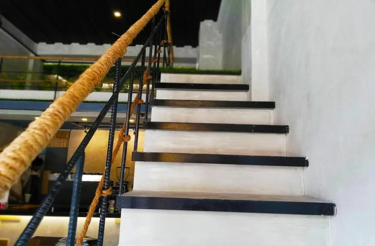 The Cavern Pod Hotel & Specialty Café - Hostel