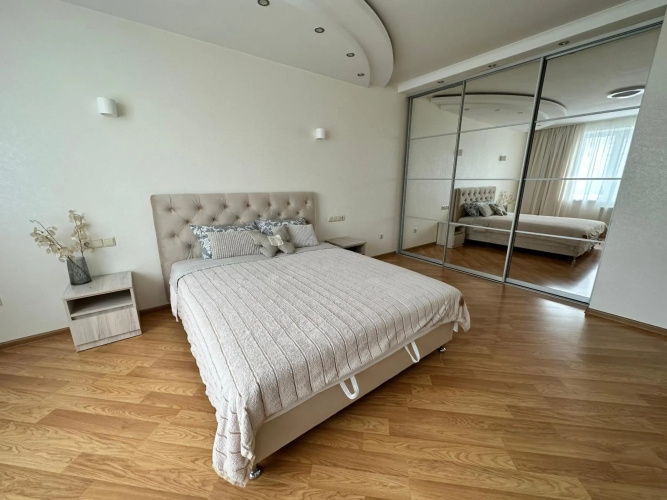 Apartment 1, Podilya