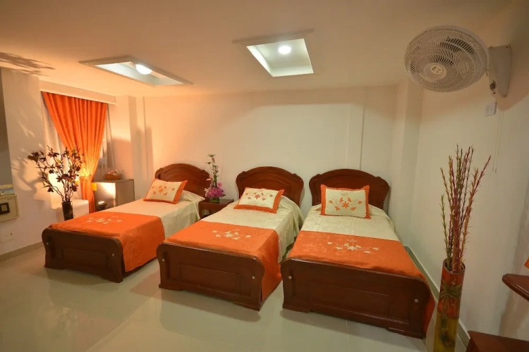 Standard Triple room