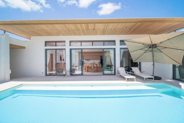 3 Bedrooms Luxury Villa