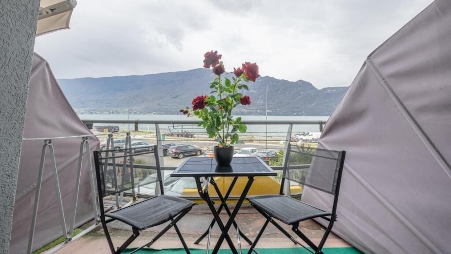 Classic Twin room with balcony and with lake view
