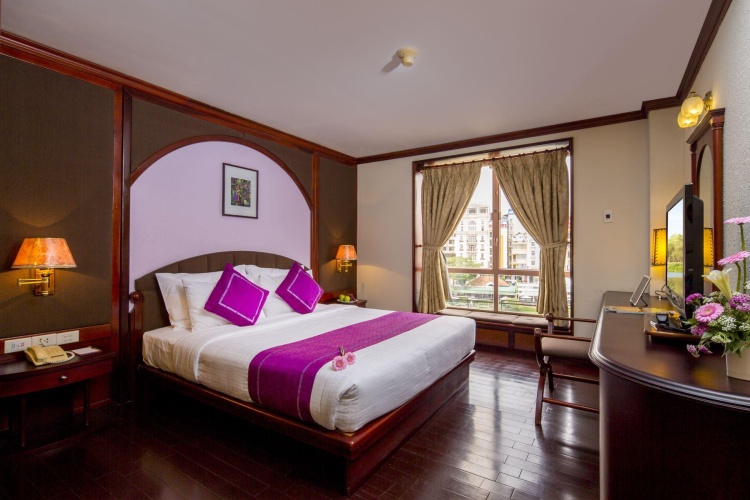 Deluxe Double room with city view
