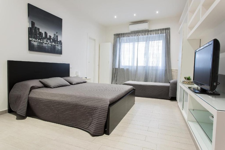 Standard Triple room